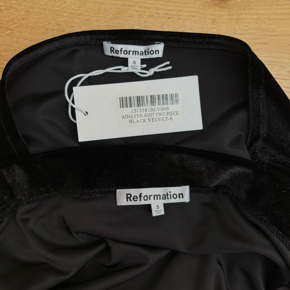 Reformation Adalynn two piece set in black velvet with red rose detail - Picture 11 of 12